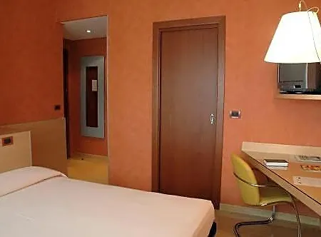 Alexandra Hotel