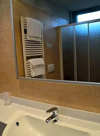 Alexandra Hotel 3*