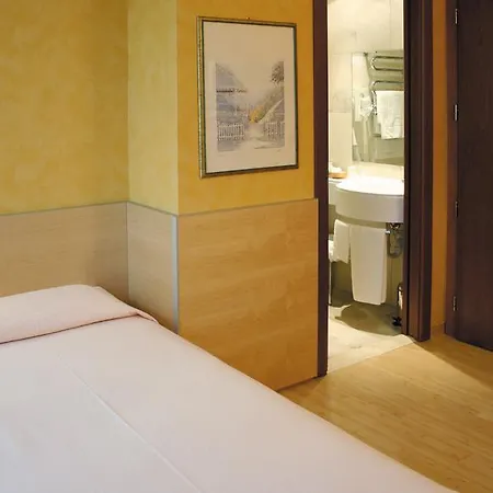 Alexandra Hotel 3*