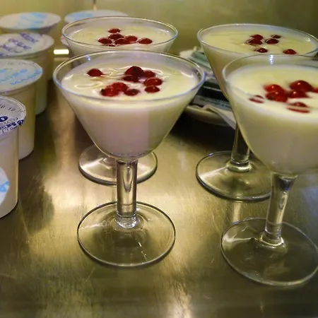 מלון Alexandra 3*